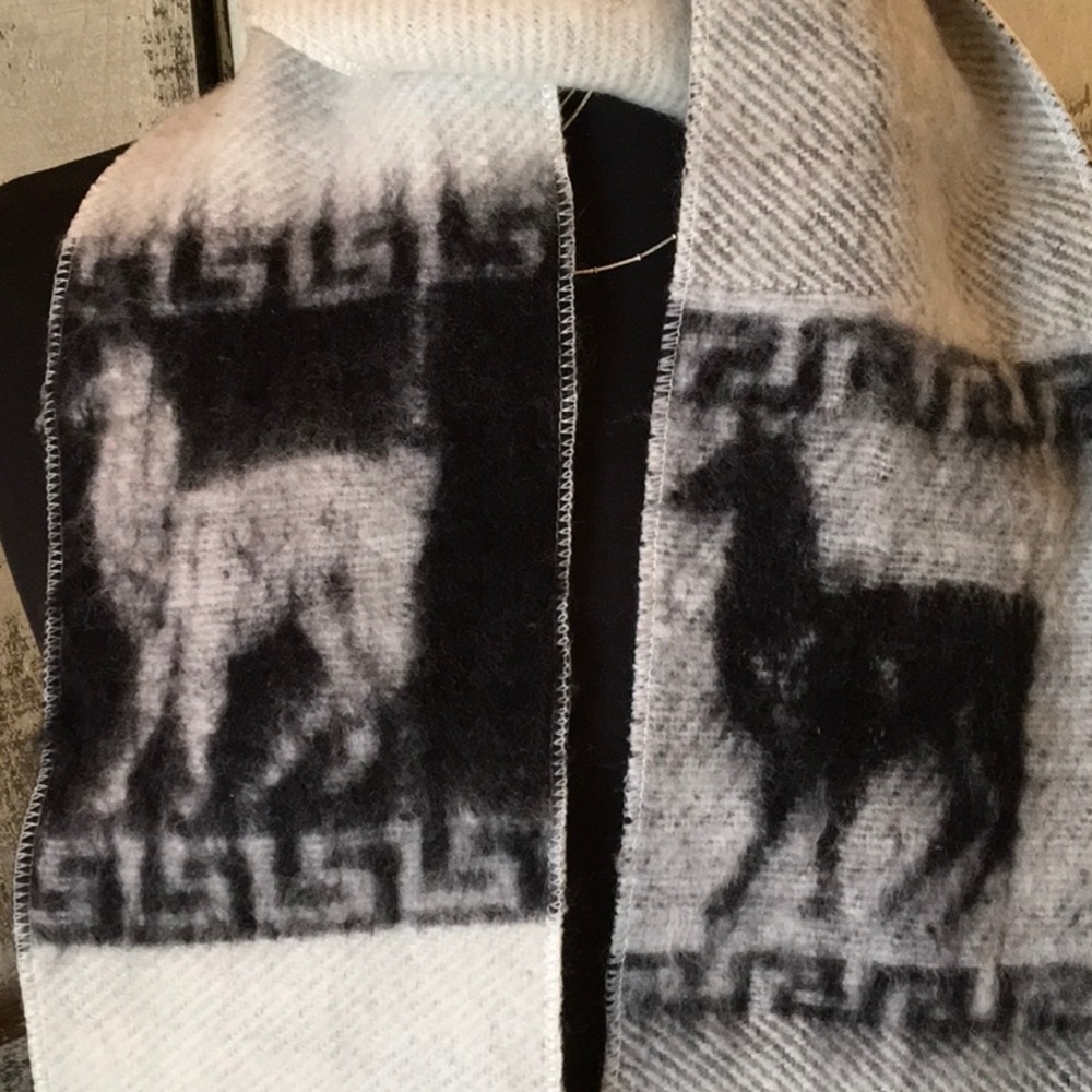 Alpaca Black/Cream Reversible Scarf 76x6 - Picture 5 of 8